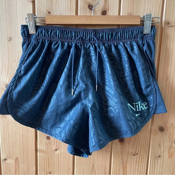 NIKE Tempo Famme Dri Fit shorts- Size S - Picture 5 of 11